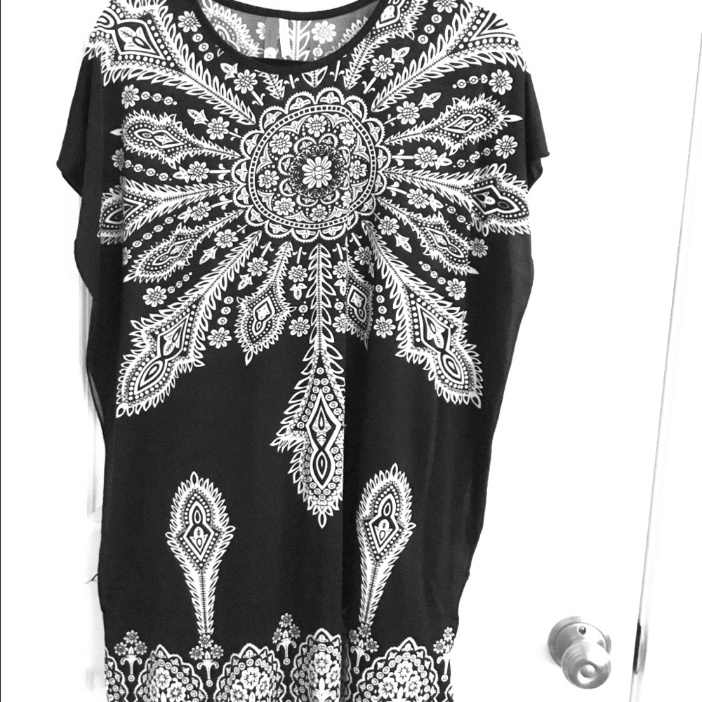 Black and white print tunic style dress.